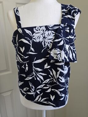 Maeve Navy and White Floral Top Size  Medium